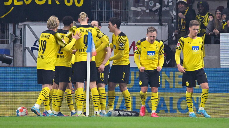 Witsel hält Borussia Dortmund mit spätem Tor im Titelrennen