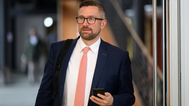 Wohnt in Moritzburg und ist jetzt auch in den Meißner Kreistag gewählt worden: Martin Dulig (SPD), sächsischer Wirtschaftsminister, will es wieder in den Landtag schaffen.