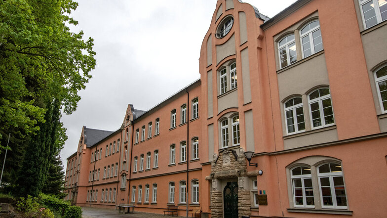 Der Südflügel der Grundschule in Waldheim wird saniert. Der Umbau sorgt immer wieder für Überraschungen.
