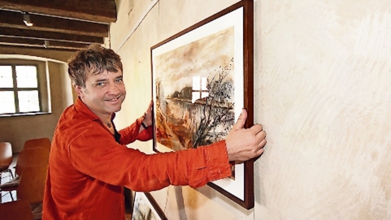 Andre Uhlig aus Radebeul präsentiert seine Arbeiten als erster Künstler in den neuen Museumsräumen im Abthaus des Klosters Buch.