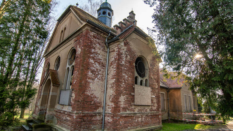 Die Kapelle auf dem Friedhof in Hochweitzschen ist bereits seit langer Zeit marode und nicht mehr für Trauerfeiern verfügbar. Das soll sich bald ändern.