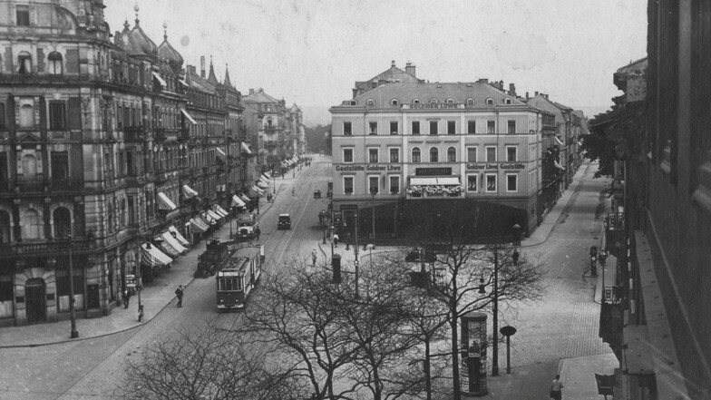 Blick in die Bautzner Strasse vor 1940. Auf der linken Seite sind helle Markisen zu sehen, die Thomas Haaß für das "Eisenfeustel" gern wieder so anbringen würde.