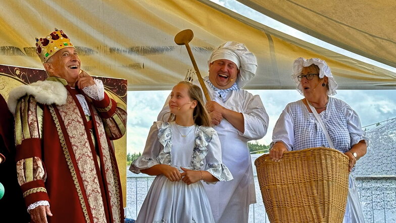 Martha Thieme fühlt sich zwischen den erfahrenden Darstellern sichtlich wohl. Die Zwölfjährige gehört schon seit drei Jahren zu den Miskus-Mimen und hat als Prinzessin wohl ihre aktuelle Hauptrolle gefunden.