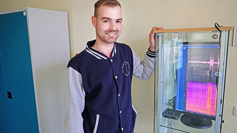 Christoph Büttner legte vor gut zehn Jahren in Riesa sein Abitur ab. Heute ist er Doktorand am Institut für Geophysik und Geoinformatik der Bergakademie Freiberg. Die hat seiner ehemaligen Schule jetzt ein Seismometer zur Verfügung gestellt.