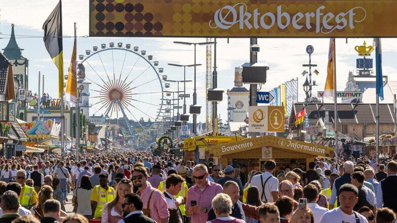 Beim Test einer Achterbahn für das am Wochenende beginnende189. Oktoberfest hat es einen Toten gegeben.