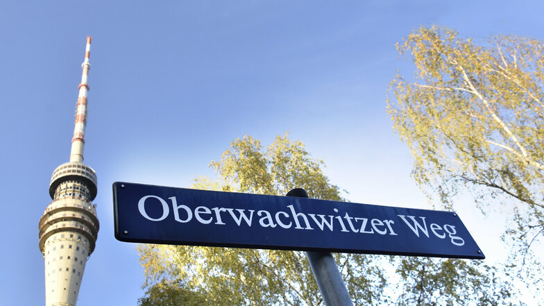 Der Fernsehturm am Oberwachwitzer Weg in Dresden