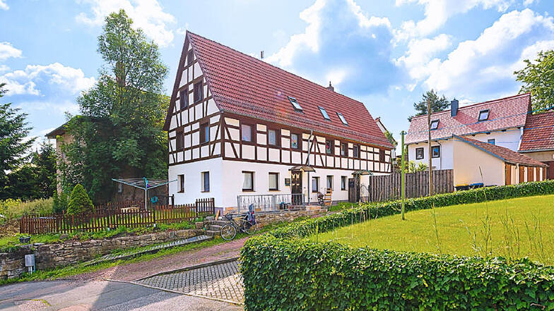 Zweifamilienhaus mit 2 separaten Eingängen in Freital / Mindestgebot 349.000 Euro