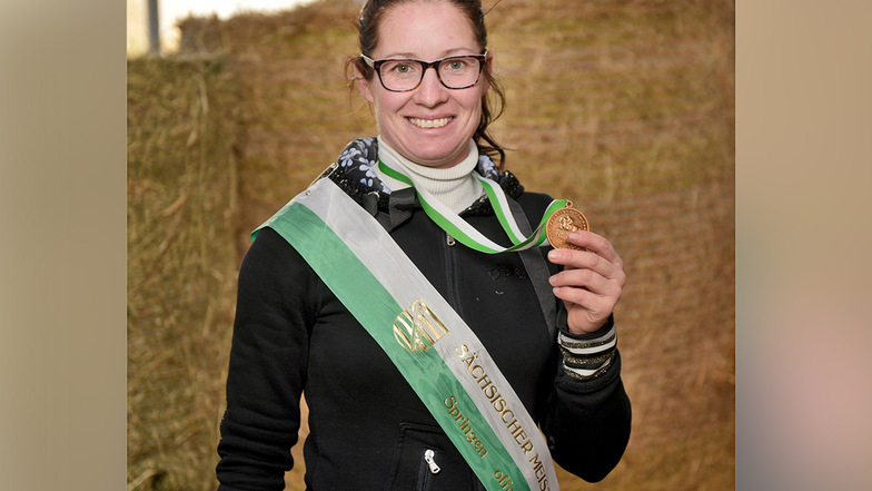 Die Leisniger Springreiterin Ellen Kölz hat den "Großen Preis von Lengenfeld" gewonnen.