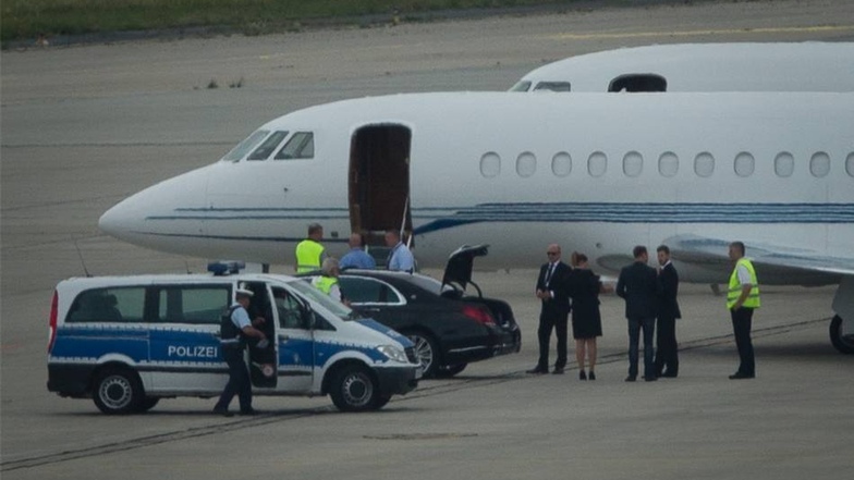 Die Bilderberg-Gäste werden direkt an ihren Flugzeugen abgeholt.