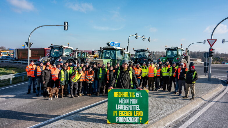 Die Blockierung der Autobahnauffahrten war der Auftakt der Bauern-Proteste. Thomas Thiele zeigt sich zufrieden mit den Aktionen.