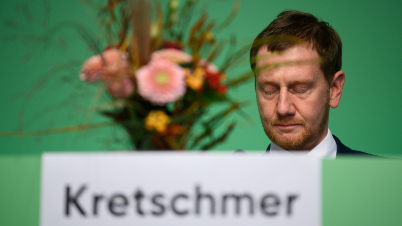 Sachsens Ministerpräsident Michael Kretschmer muss in der Corona-Politik einen besonders harten Weg einschlagen.