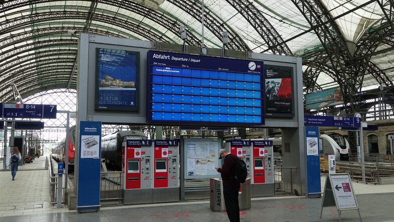Wegen eines Kurzschlusses einer Mittelspannungsstation blieb im Hauptbahnhof die große Anzeigentafel leer.