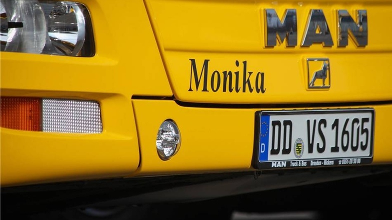 Jeder Bus hat einen Namen - dieser heißt Monika.