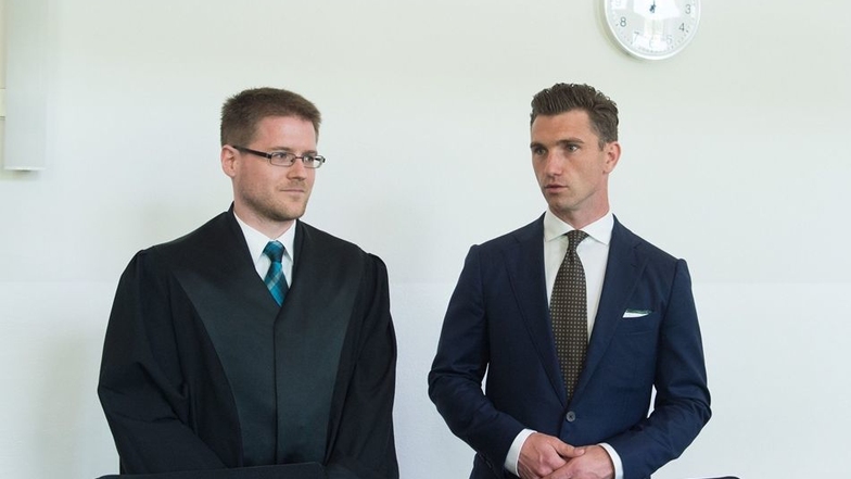 Der NPD-Vorsitzende Frank Franz (r.) und sein Anwalt Peter Richter (l.) im Landgericht in Dresden: Die NPD will nun in einem Hauptsacheverfahren gegen die Kailitz-Äußerungen vorgehen.