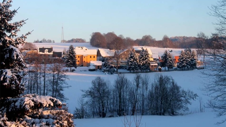 Winter in und um Steinigtwolmsdorf: Birkgut in der Abendsonne