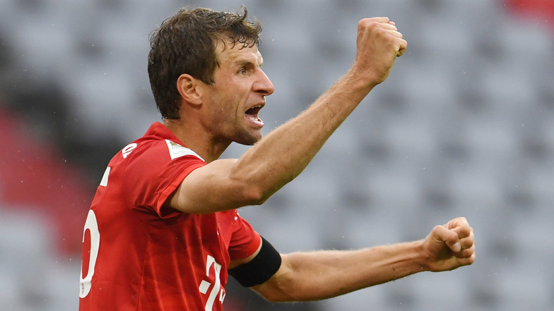 Thomas Müller trifft für den FC Bayern zum zwischenzeitlichen 2:0.