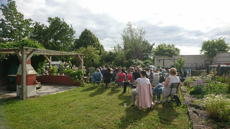 Die Interessengemeinschaft Röhrsdorf veranstaltet Gartenstuhlkonzerte.