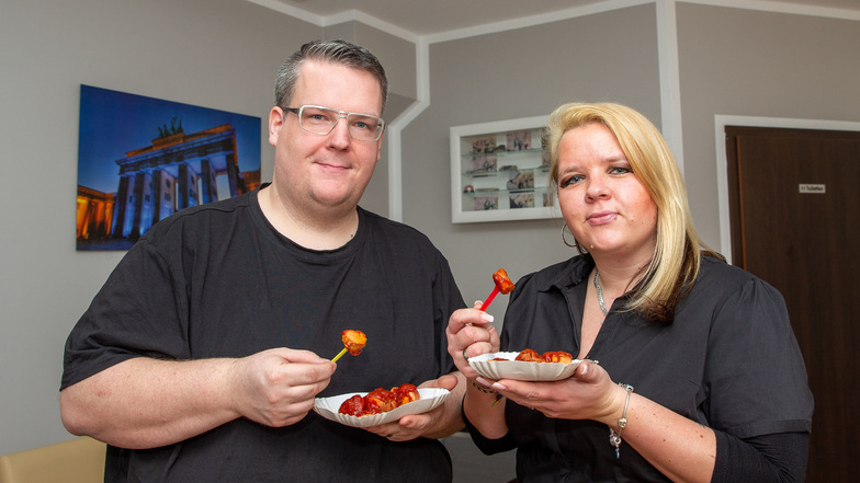 Alexander Semrau und seine Frau Ivonne betreiben in Pirna den "Ivie's Curry-Grill".