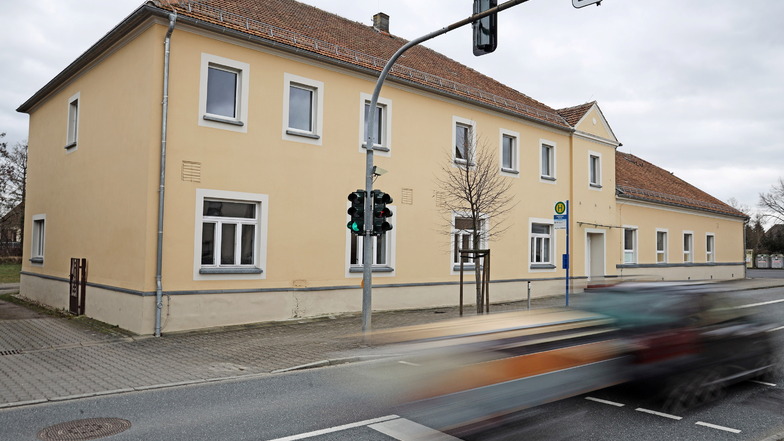 Vorm ehemaligen Gasthof in Lichtensee führt die B169 entlang. Ein guter Standort, um potenzielle Gäste zu einem Stopp zu animieren.