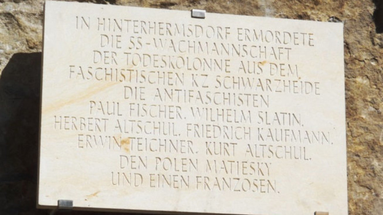 Diese Gedenktafel aus Sandstein fehlt in Hinterhermsdorf.