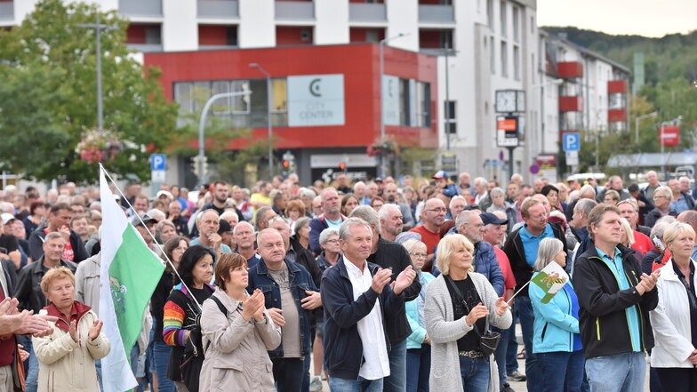 Demonstration auf dem Neumarkt in Freital am Montagabend.