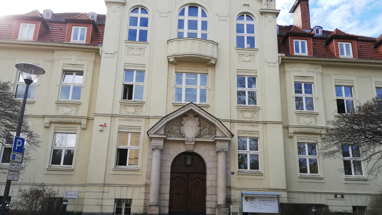 Hier, in einem Gebäude des Landratsamtes auf der Otto-Müller-Straße in Görlitz, befindet sich das Sachgebiet Ausländerrecht.