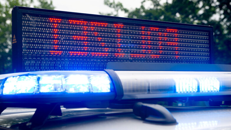 Die Dresdner Polizei untersucht einen Unfall mit einem E-Roller.