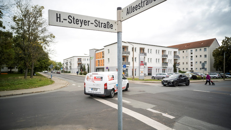 An dieser Stelle in Gröba kreuzen sich die Alleestraße, die Steyerstraße und die Schlosserstraße. Riesas Stadtverwaltung kann sich hier einen Kreisverkehr vorstellen.