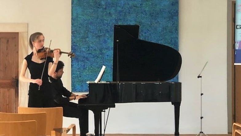 Violinistin Annika Starc in Begleitung des Pianisten Massimiliano Jezzi bewiesen letztes Jahr ihr unschlagbares Talent.
