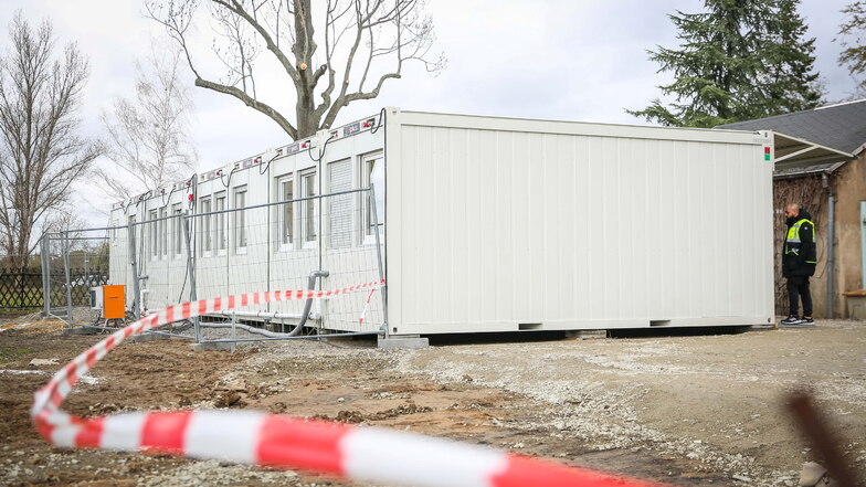 "Ohne Container muss weitgehend jede Dresdner Turnhalle mit Geflüchteten belegt werden"
