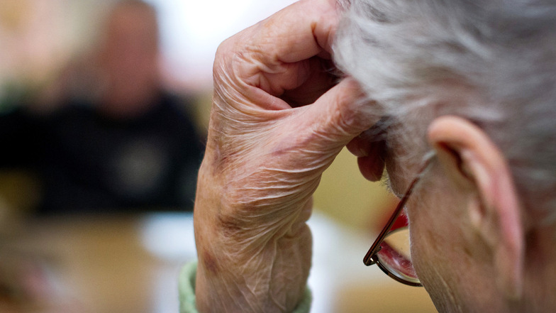 Alzheimer-Demenz verläuft schleichend. Irgendwann ist die Krankheit aber nicht mehr zu leugnen. So ging es auch Maria Thalbach.