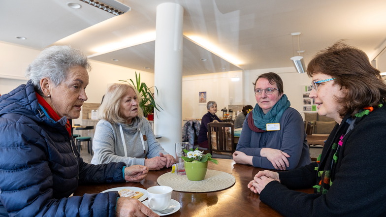 Inge Müller und  Kornelia Mittler sind im Stadtgeflüster im Gespräch mit  Corina Sens und  Gisela Förster (v.l.n.r.)