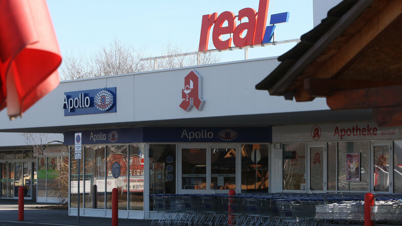 Noch stehen die vier roten Buchstaben am Heidenauer Markt. Wie lange noch?