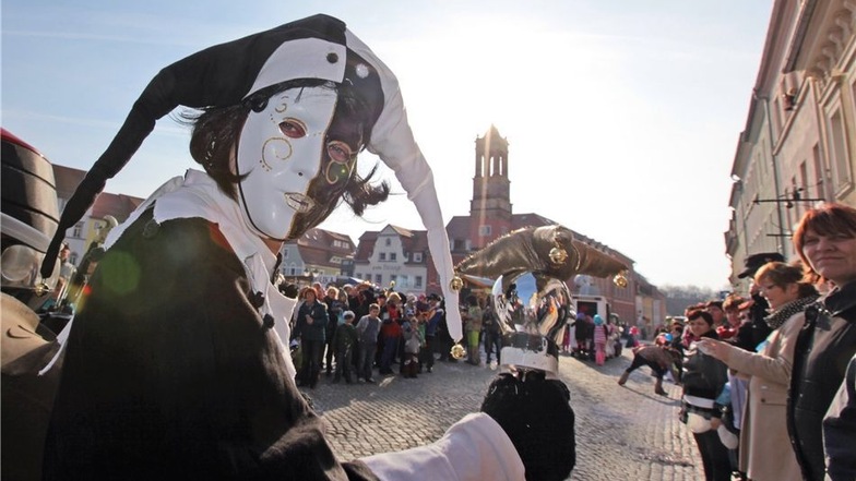 2014 stand Venedig im Mittelpunkt. Die Kostüme schneidern die Stenzer auch selbst.