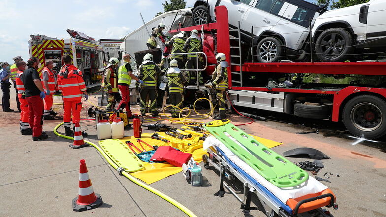Tragisch endete dieser Unfall, der sich am 9. Juni auf der A4 bei Wilsdruff ereignete. Ein Fahrer starb, ein anderer wurde verletzt. Nicht nur an diesem Tag gab es für die Wilsdruffer Feuerwehr viel zu tun.