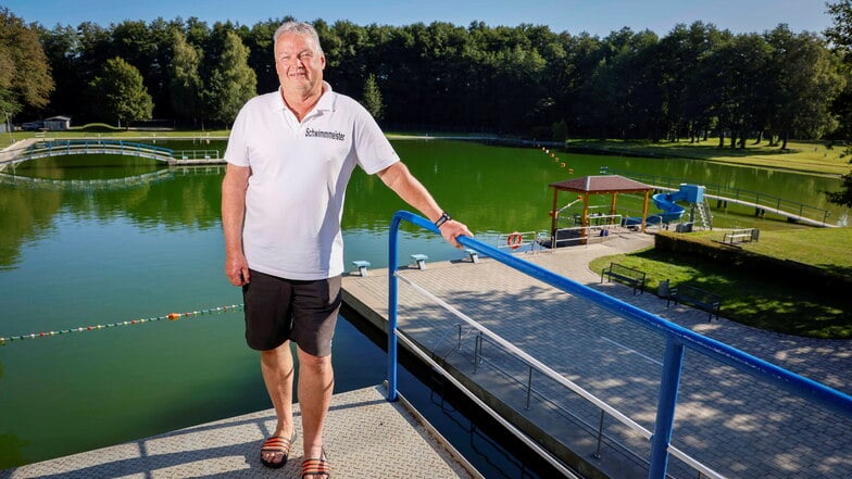 Das war sein zweites Zuhause. Nach 43 Jahren als Schwimmmeister im Walkmühlenbad in Pulsnitz geht Steffen Wolf in den Ruhestand.