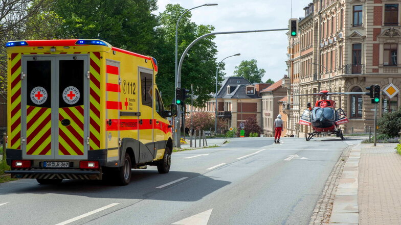 Unfall mit Motorradfahrer in Zittau - Rettungsheli landet auf dem Stadtring