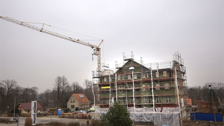 Die Sanierung der alten Villa Pulsnitzer Straße40 läuft bereits. Sie wird das Herzstück des neuen Wohn-Areals werden.