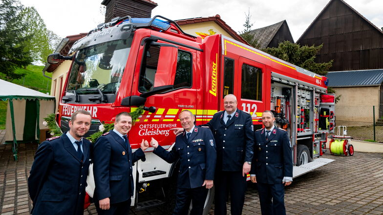 Seit dem Wochenende ist das neue Löschgruppenfahrzeug der Feuerwehr Gleisberg offiziell im Dienst der Ortswehr. Zwei Einsätze sind die ehrenamtlichen Helfer aber vorher schon gefahren. Die Freude über die Technik ist nach wie vor groß.