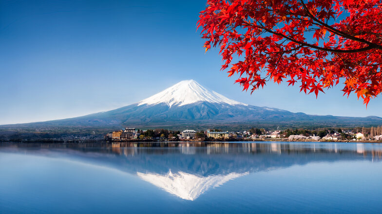 Berg Fuji und See Kawaguchiko: Massenmetropolen, Hochtechnologie, eine einzigartige Kultur und atemberaubende Landschaften bilden in Japan ein einmaliges Spannungsfeld, das Sie auf dieser Reise in vollem Umfang selbst erleben werden.