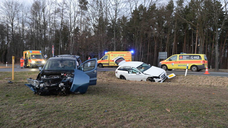 Ein Mercedes und Citroën sind in den Unfall verwickelt gewesen.