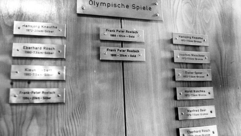 In den Vereinsräumen von Dynamo Zinnwald war die Namen der Olympia-Medaillengewinner auf Schildern angebracht.