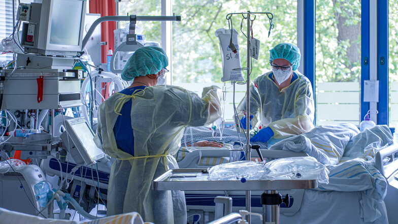 Ein Blick in die Intensivstation des Bautzener Krankenhauses. Das medizinische und pflegerische Personal der Oberlausitz-Kliniken muss regelmäßig fortgebildet werden. Das soll künftig die Kamenzer Bildungsgesellschaft übernehmen.