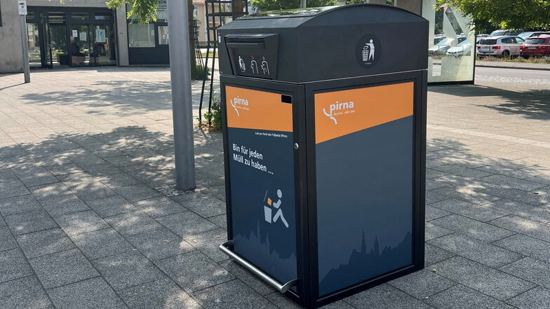 Selbstpressender Mülleimer im Pirna: Schluckt so viel wie fünf bis sieben kleinere Abfallbehälter.