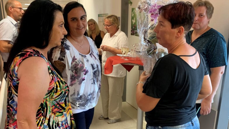 Schwester Jana Bansner (r.) gehört seit Anfang an zum Team und konnte demnach auch Gratulationen entgegennehmen.