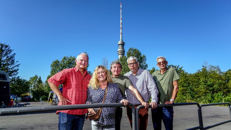 Jan und Annett Weigel, Markus Joos, Stefan Döring und Jocken Trinckauf von der Bürgerinitiative Fernsehturm sind gegen den Bau eines Parkhauses am Fernsehturm.