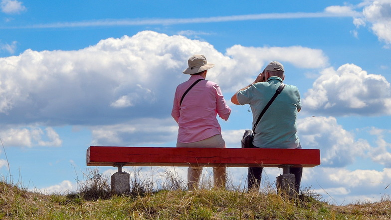 Die rund 21 Millionen Rentnerinnen und Rentner in Deutschland können sich auf eine deutliche Erhöhung ihrer Bezüge einstellen.