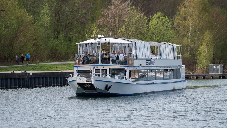 Das Fahrgastschiff auf dem Berzdorfer See. Der Betreiber plant weitere Partyfahrten.
