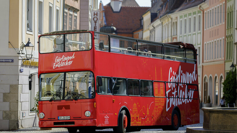 Er darf in die historische Altstadt rein: der Görliwood-Entdecker-Bus - hier bei seiner ersten Präsentation Mitte Mai in der Brüderstraße.