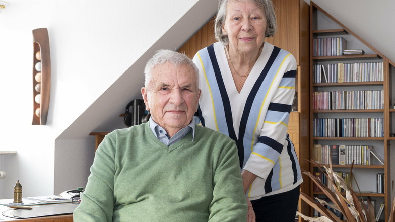 Seit mehr als 65 Jahren verheiratet: Riesas ehemaliger Baubürgermeister Günter Colve und seine Frau Maria.